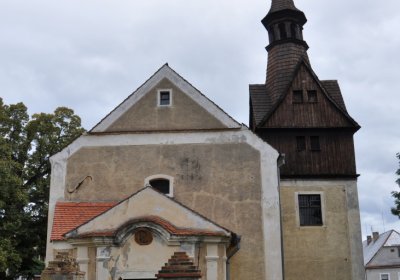 Úhošťany u kostela, Omnium, 2020
