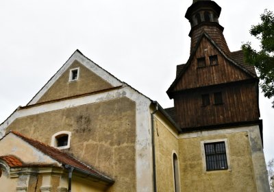 Úhošťany u kostela, Omnium, 2020