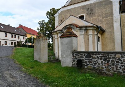 Úhošťany u kostela, Omnium, 2020