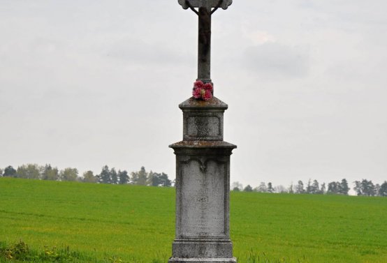 Kříž u hřbitova Matějovice, Omnium, 2017