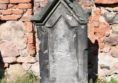Vroutek u kostela, Omnium, 2020