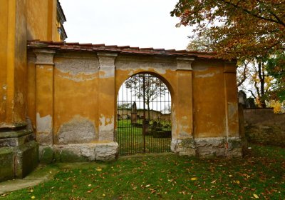 Peruc u kostela, Omnium, 2020