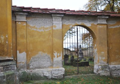 Peruc u kostela, Omnium, 2020