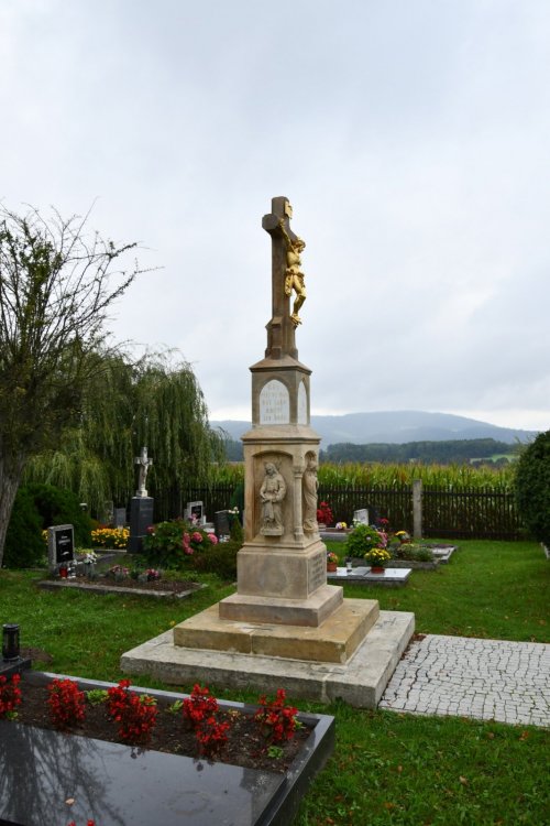 Bílá