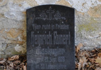 Hřbitov a náhrobky v roce 2021, O.C., 2021