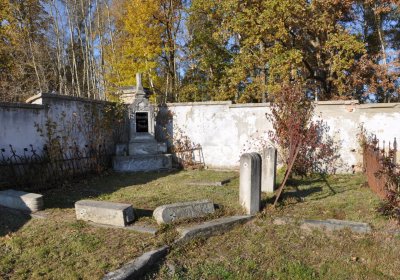 Hřbitov a náhrobky v roce 2021, O.C., 2021