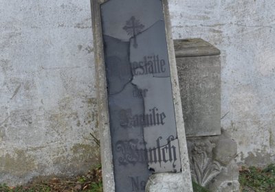 Hřbitov a náhrobky v roce 2021, O.C., 2021