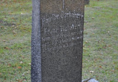 Hřbitov a náhrobky v roce 2021, O.C., 2021