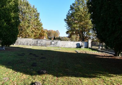 Hřbitov a náhrobky v roce 2021, O.C., 2021