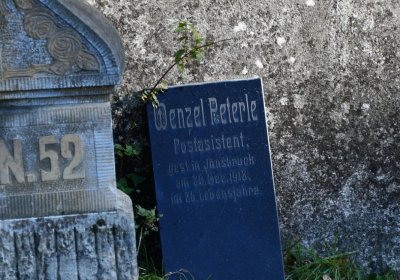 Hřbitov a náhrobky v roce 2021, O.C., 2021