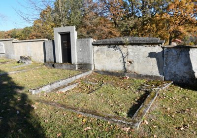 Hřbitov a náhrobky v roce 2021, O.C., 2021